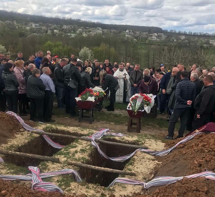 У Харківській та Рівненській єпархіях УПЦ відспівали воїнів фото 2