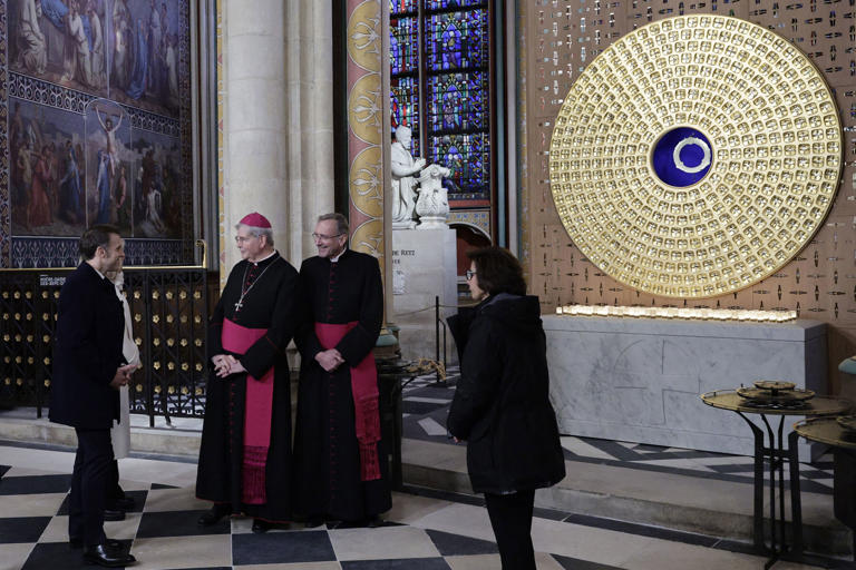 Media showcases new reliquary for the Crown of Thorns in Notre-Dame фото 1