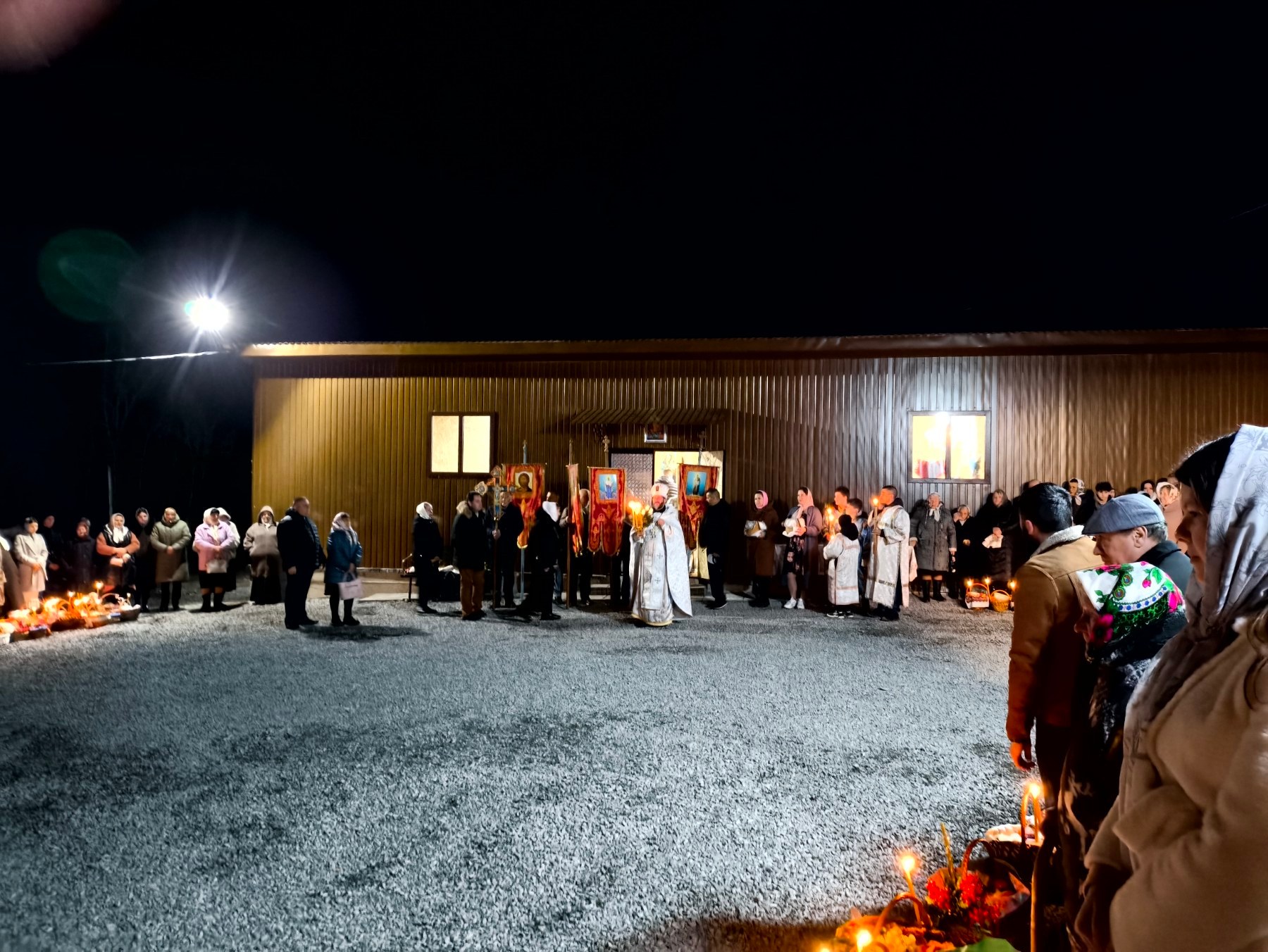 Στην Επαρχία Τσερνόβιτς έδειξαν πώς οι διωκόμενες ενορίες της ΟΕΚ υποδέχθηκαν το Πάσχα - μια φωτογραφία 1