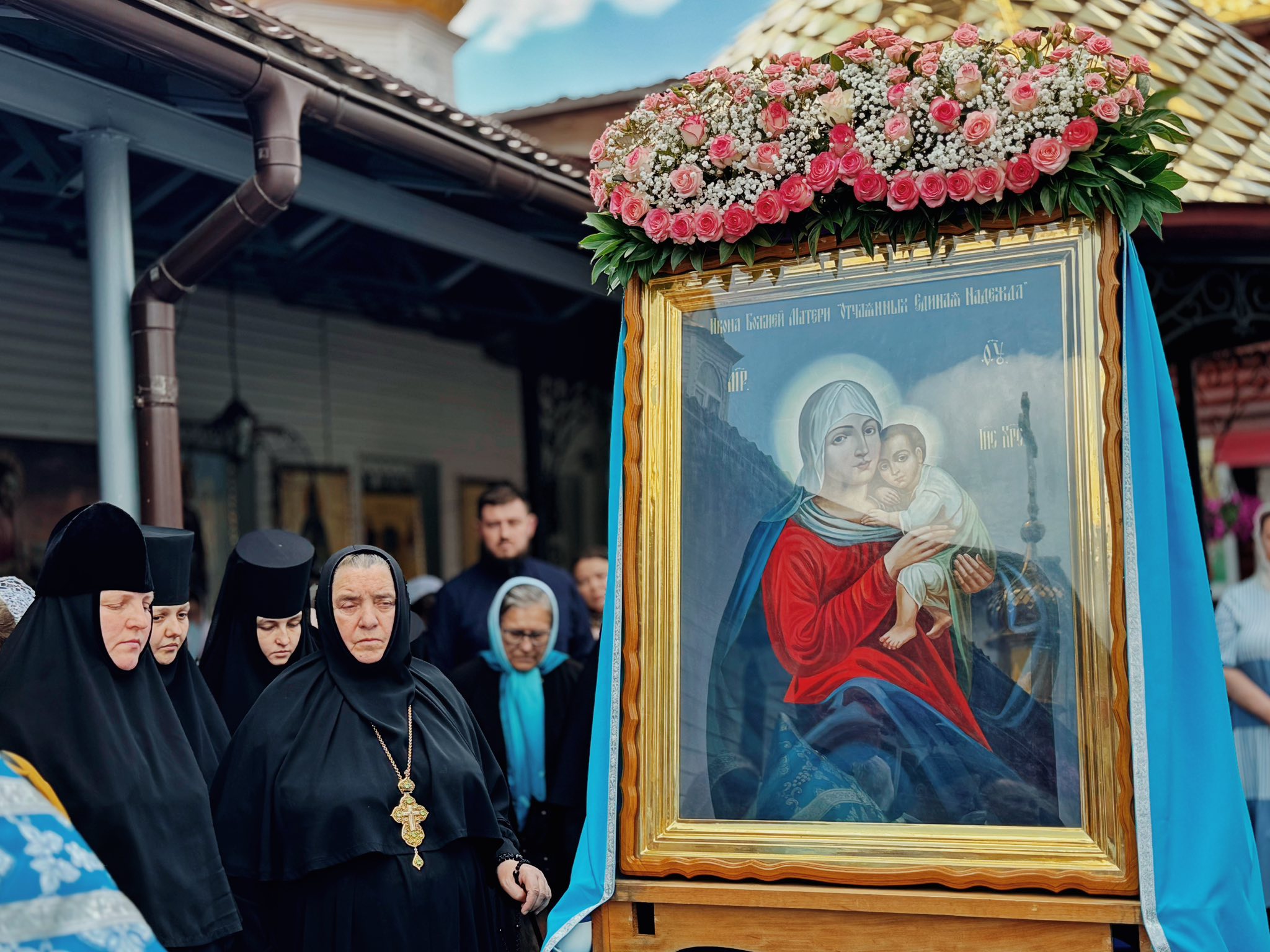 Віряни УПЦ в Рівному звершили хресний хід до скиту святої Анни - фото 4