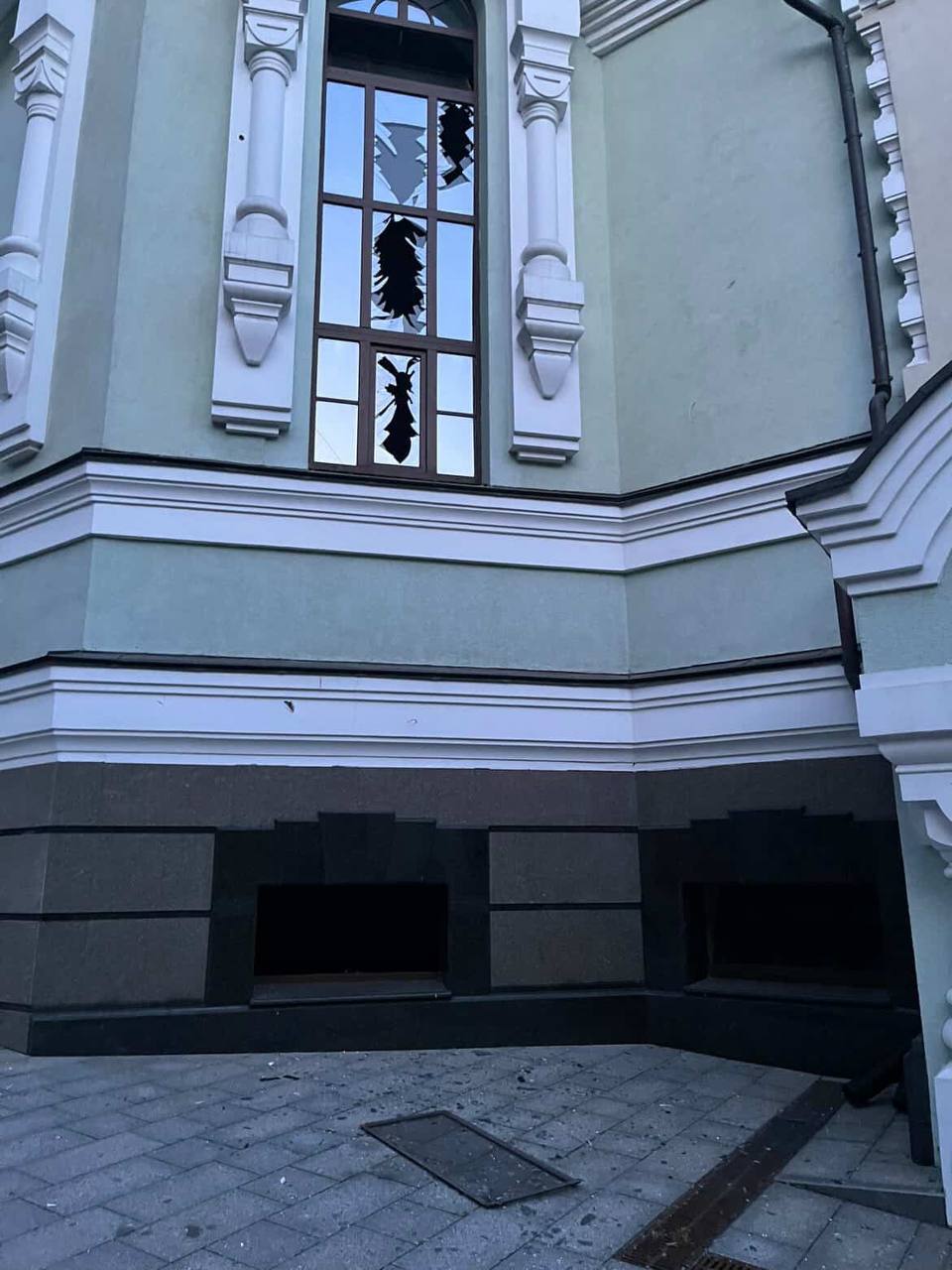 В Киеве от обстрела пострадал храм преподобного Сергия Радонежского - фото 1