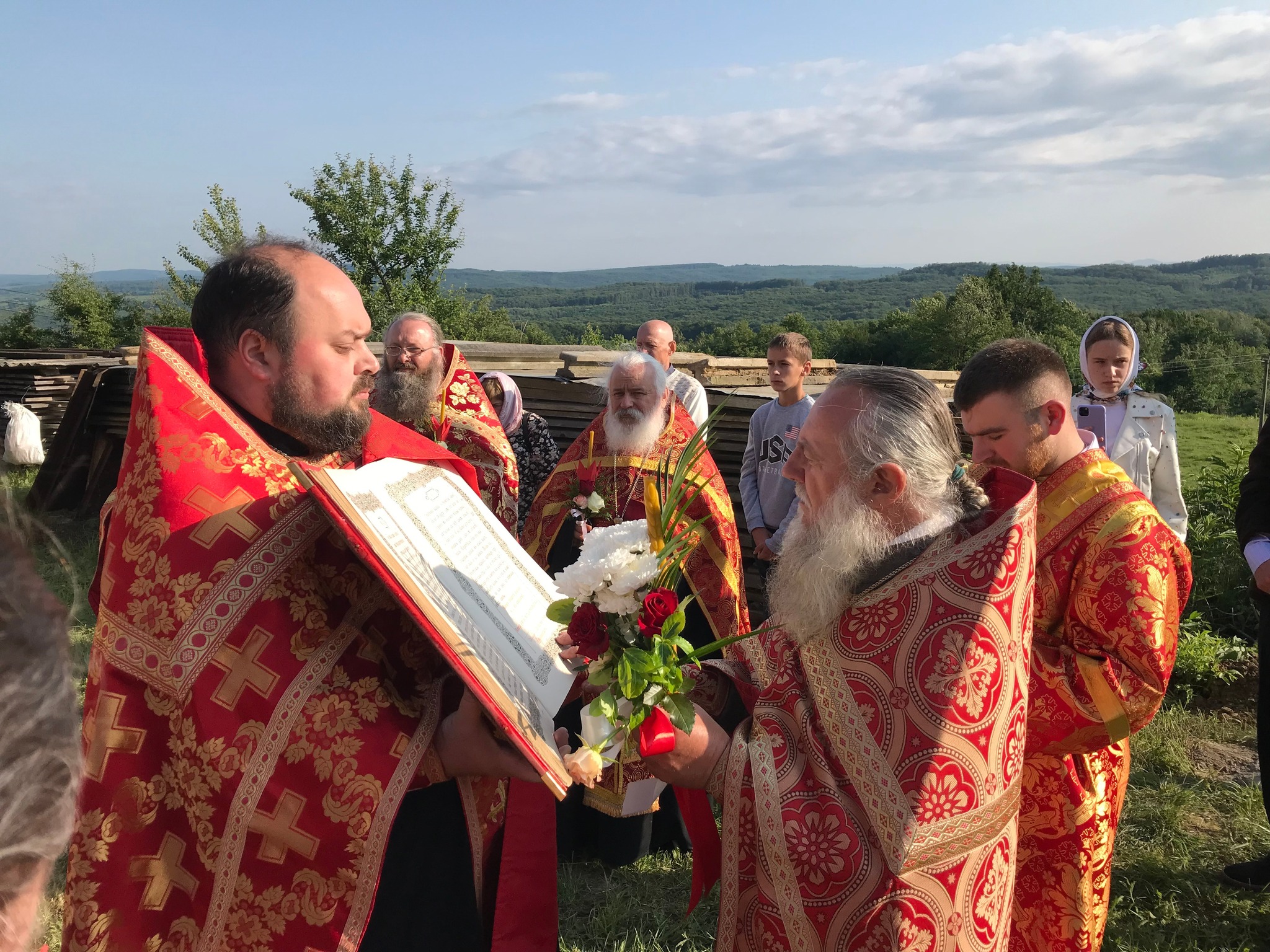 После захвата храма община в Спасской провела престольный праздник на улице - фото 1