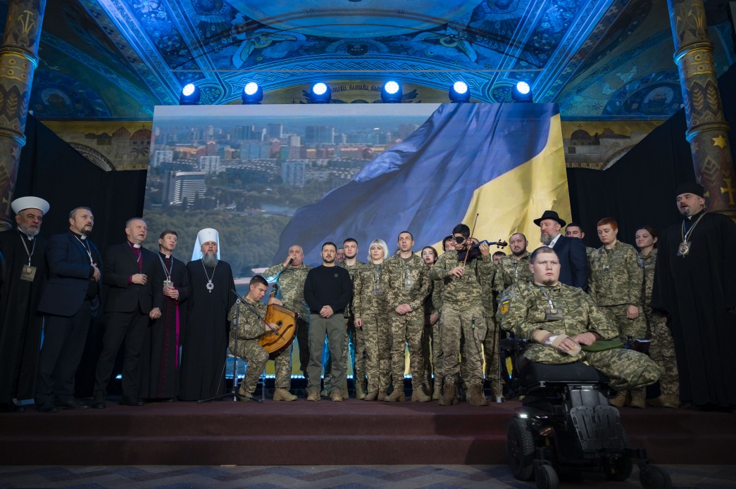 Зеленський з іудеями, мусульманами, католиками, уніатами та представниками ПЦУ на військовому сніданку.