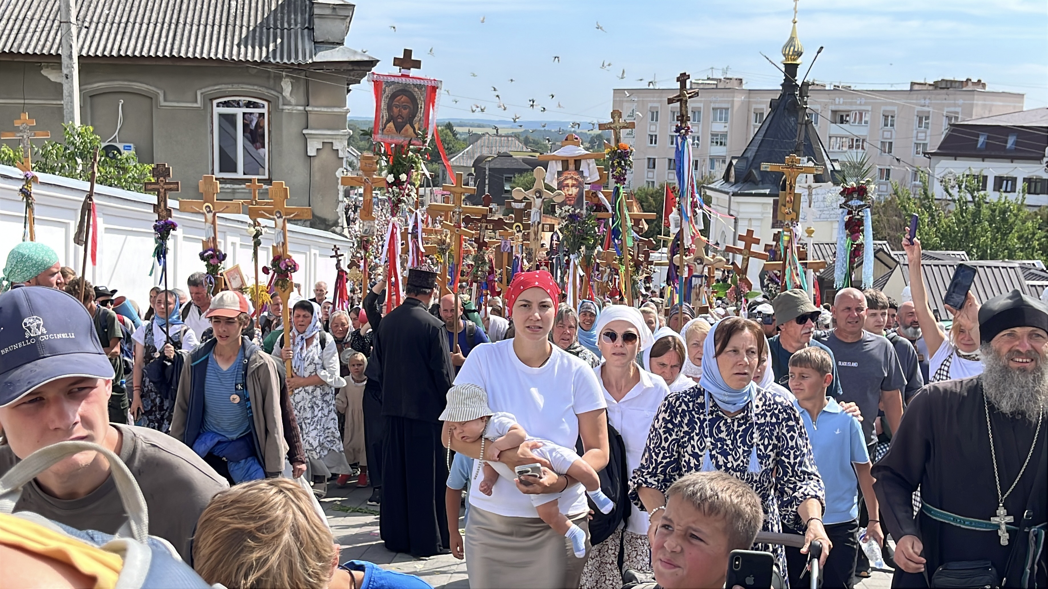 Pochaiv procession as a popular referendum on faith фото 1
