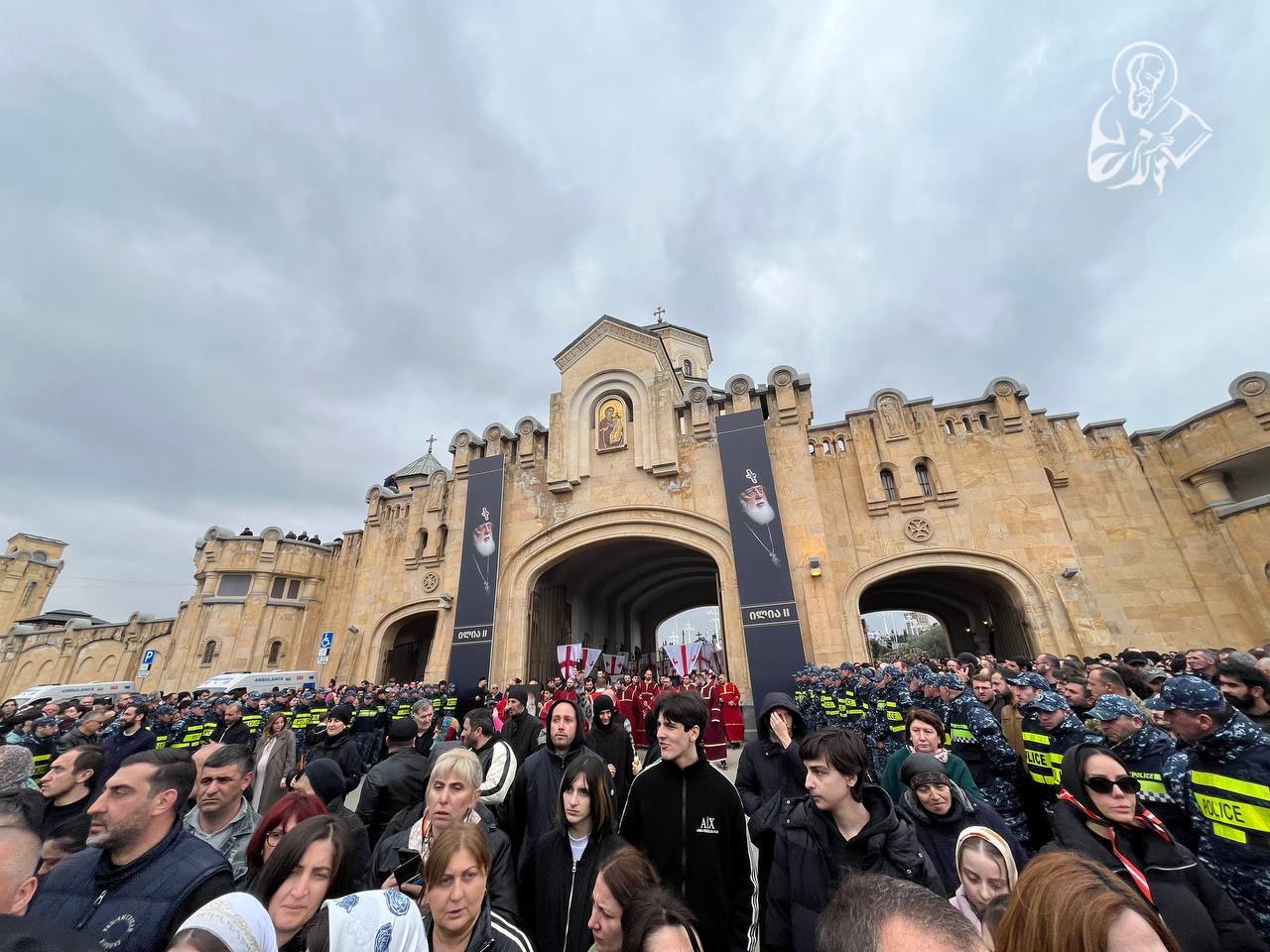 Похороны Патриарха Илии: онлайн-трансляция фото 5