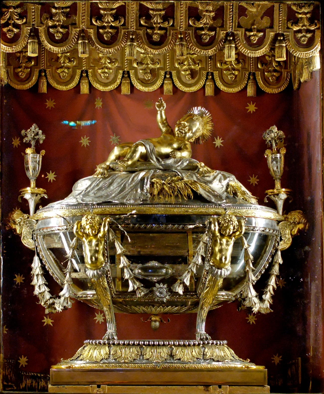 Трон из старого дерева: история Вифлеемских яслей фото 1