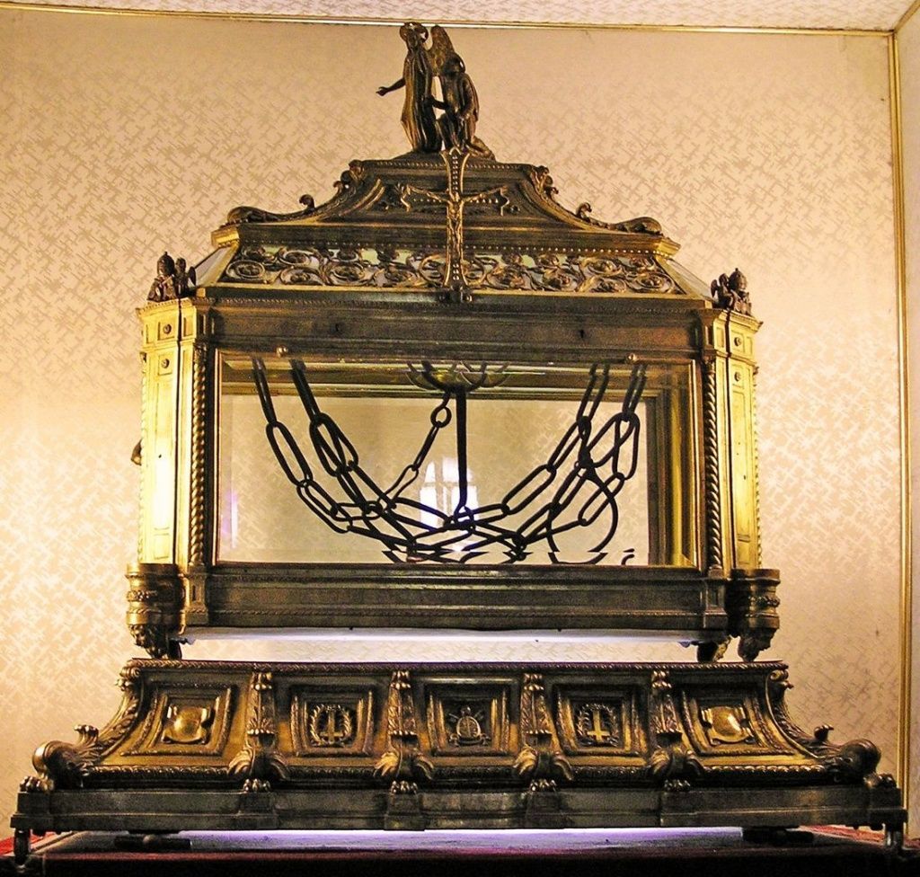 Залізна свобода: про що дзвенять кайдани апостола Петра фото 1